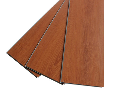 高輝度ポリ塩化ビニールの床タイルの利用できる反スリップの変化色およびパターン