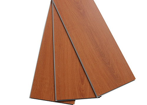 反タバコ ポリ塩化ビニールのビニールのタイルのフロアーリング、利用できる贅沢なポリ塩化ビニールの板のさまざまなサイズ